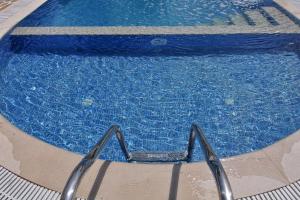 The swimming pool at or close to Xristina