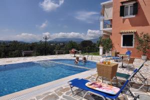 The swimming pool at or close to Xristina