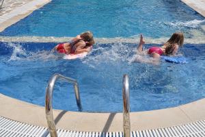 The swimming pool at or close to Xristina