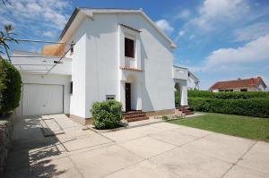 a white house with a driveway in front of it at Apartment Brusicad by El-Pi Tours in Vantačići