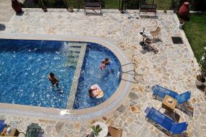 The swimming pool at or close to Xristina