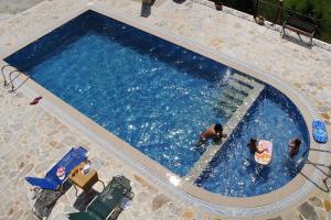The swimming pool at or close to Xristina