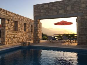 The swimming pool at or close to Villa Ypsilon