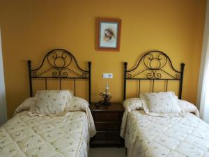 Кровать или кровати в номере Hostal Cañamares