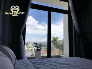 Nespecifikovaný výhled na hory nebo výhled na hory při pohledu z hotelu
