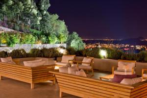 A seating area at Ramada Resort by Wyndham Bodrum