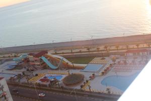 Výhled na bazén z ubytování Orbi Residence Apartments nebo okolí