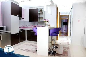 Una cocina o zona de cocina en NFM Apartman
