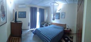 Rúm í herbergi á Manuela Residence