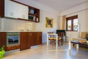 Gallery image of Esthisis Suites Chania in Platanias