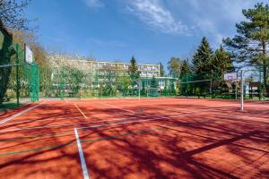 Tenis a/nebo squash v ubytování DIUNA Jastrzębia Góra nebo okolí