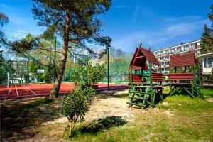 Tenis a/nebo squash v ubytování DIUNA Jastrzębia Góra nebo okolí