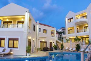 Bazén v ubytování Esthisis Suites Chania nebo v jeho okolí