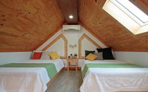 Postel nebo postele na pokoji v ubytování Gyeongju Tiamo Pension + 37 fotografií