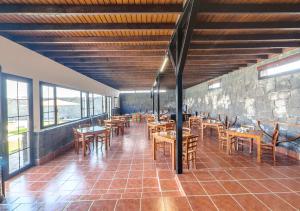 A restaurant or other place to eat at Apartamentos Rurales Islas Canarias