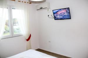 TV a/nebo společenská místnost v ubytování Brian Hotel
