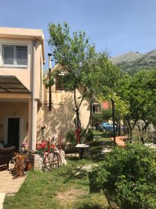 Uma vista da montanha tirada do apartamento 