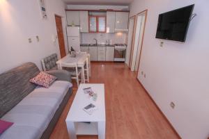 Η κουζίνα ή μικρή κουζίνα στο Apartments Mija +8 φωτογραφίες