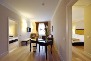 Posteľ alebo postele v izbe v ubytovaní Hotel Palazzo San Lorenzo & Spa