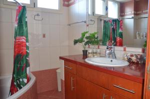 Koupelna v ubytování Platoni Elite Villas