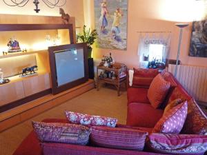 A seating area at Mas Vilosa Bed and Breakfast