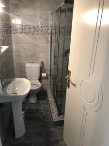 A bathroom at Best summer vacation