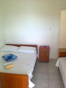 a small bedroom with a bed and a night stand at Robinson Ilijana in Gdinj