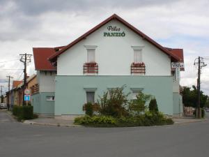 The building in which a panziókat is located