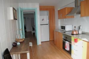 Kuchyň nebo kuchyňský kout v ubytování Lindo y acogedor Apartamento Grao Playa Gandia piso 5to sin ascensor