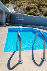 Bazén v ubytovaní Paros Villas Nereids alebo v jeho blízkosti