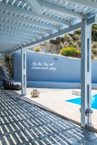 Bazén v ubytovaní Paros Villas Nereids alebo v jeho blízkosti