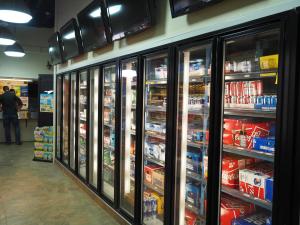 Supermarket nebo jiné obchody v  hotelu nebo okolí