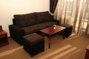 A seating area at Favorit Hotel