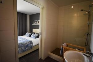 a bathroom with a bed and a tub and a sink at Casa nas Serras in Vila Nova de Poiares +46 photos