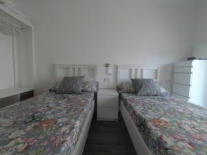 Posteľ alebo postele v izbe v ubytovaní Playa y golf La Pineda