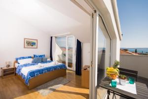 Posteľ alebo postele v izbe v ubytovaní Marko Apartments + 37 fotografií