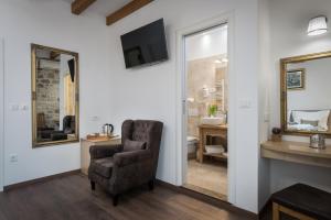 Televízia a/alebo spoločenská miestnosť v ubytovaní ID Regal Residence