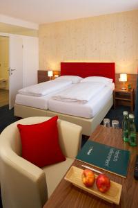 Un pat sau paturi într-o cameră la MT Hotel