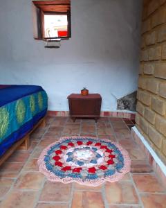 a room with a table and a rug on the floor at la casa de la nona in San Gil