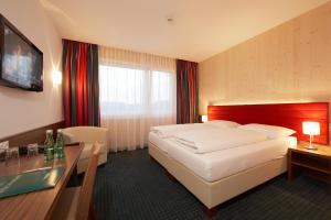 Postel nebo postele na pokoji v ubytování MT Hotel
