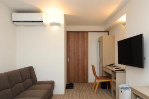 Uma TV ou centro de entretenimento em Hotel Sunriver Shimanto