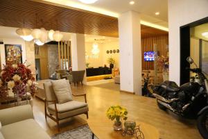 Khu vực ghế ngồi tại KaKa Hotel Han River