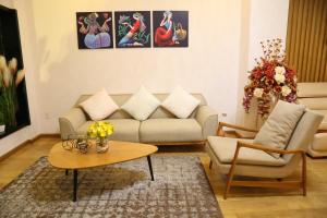 Khu vực ghế ngồi tại KaKa Hotel Han River
