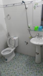 Ванная комната в Nhà Nghỉ Hạnh Phúc