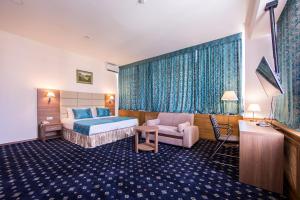 Central City Hotel Grozny tesisinde bir odada yatak veya yataklar