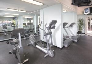Fitness centrum a/nebo fitness zařízení v ubytování Handlery Hotel San Diego