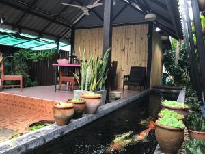休闲时光酒店外面的花园