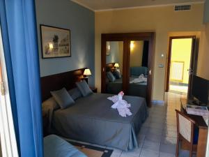 TV a/nebo společenská místnost v ubytování Grand Hotel L'Approdo