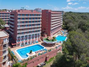 Bazén v ubytování Seramar Hotel Luna Park Adults Only nebo v jeho okolí