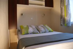 Mobilhomes de Pierrot客房内的一张或多张床位